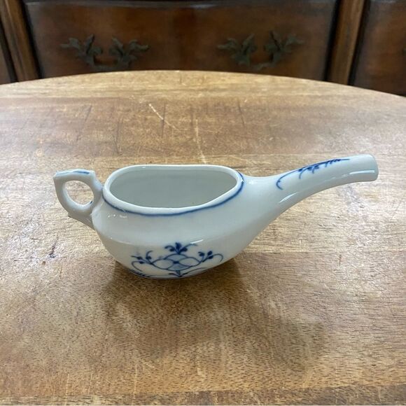 Antique blue and white flow blue onion infant invalid feeder - Picture 2 of 3
